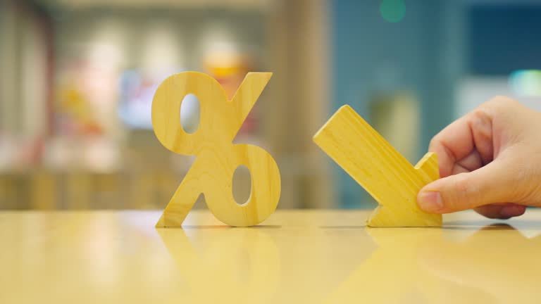 Understanding Fixed and Variable Interest Rates Before Borrowing 